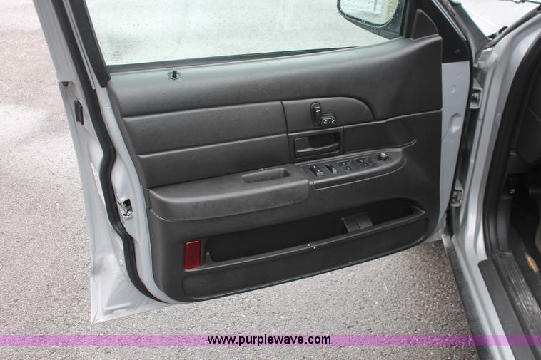 image for item H3592 2009 Ford Crown Victoria Police Interceptor