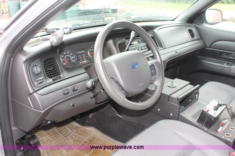 image for item H3592 2009 Ford Crown Victoria Police Interceptor