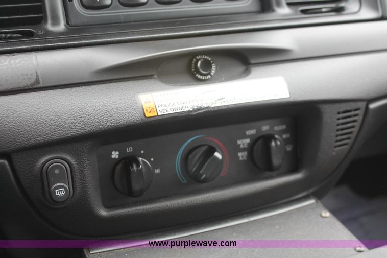 image for item H3592 2009 Ford Crown Victoria Police Interceptor