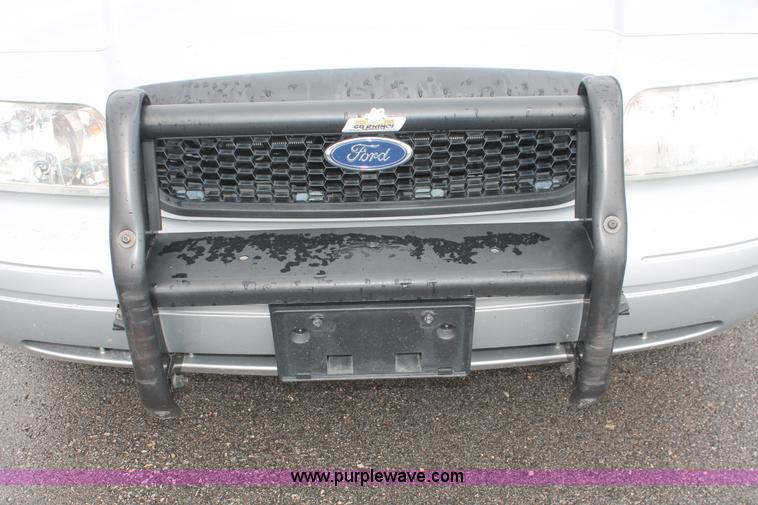 image for item H3592 2009 Ford Crown Victoria Police Interceptor