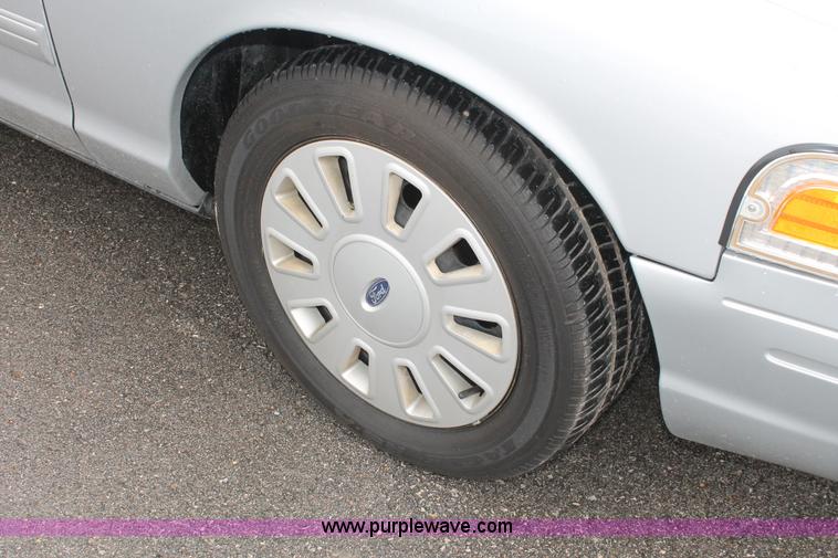 image for item H3592 2009 Ford Crown Victoria Police Interceptor