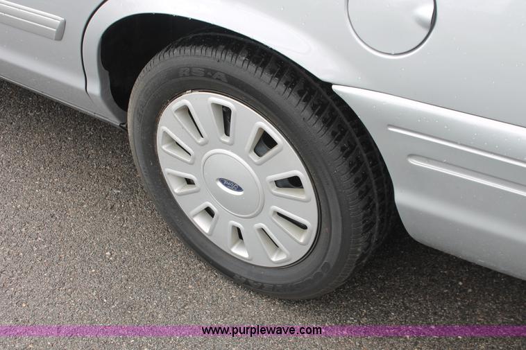 image for item H3592 2009 Ford Crown Victoria Police Interceptor