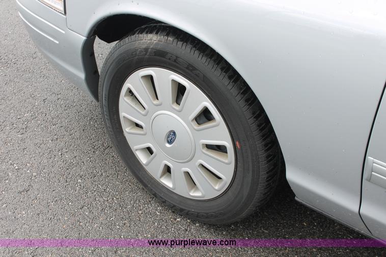 image for item H3592 2009 Ford Crown Victoria Police Interceptor