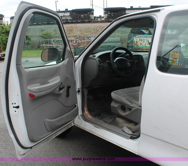 image for item H3593 1998 Ford F150 XL pickup truck