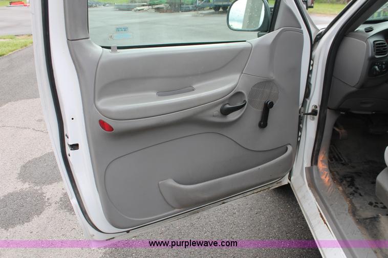 image for item H3593 1998 Ford F150 XL pickup truck