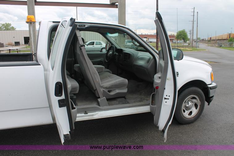 image for item H3593 1998 Ford F150 XL pickup truck