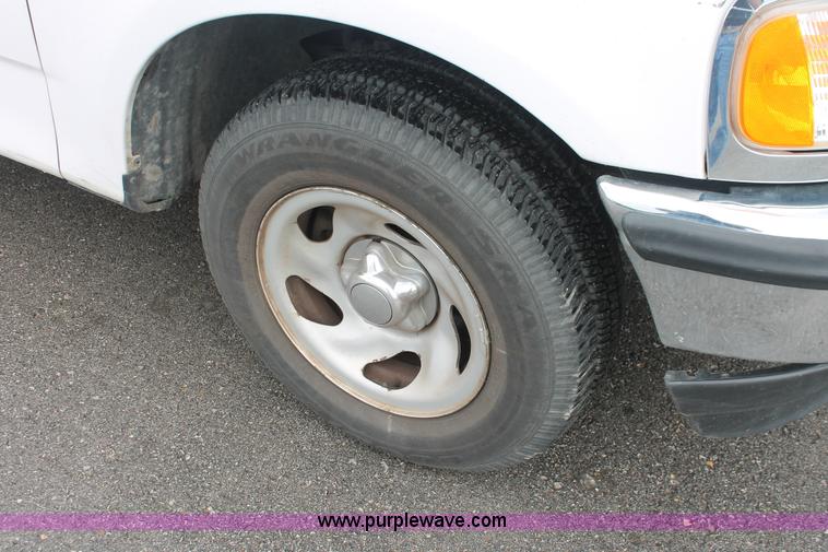 image for item H3593 1998 Ford F150 XL pickup truck