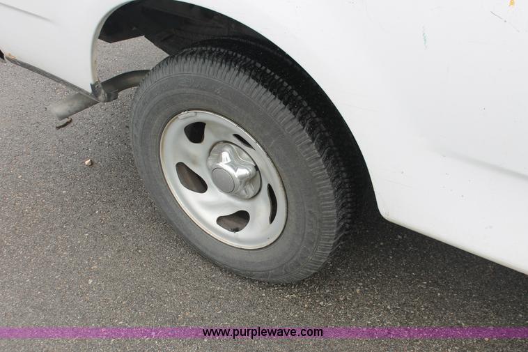 image for item H3593 1998 Ford F150 XL pickup truck