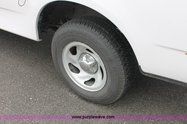 image for item H3593 1998 Ford F150 XL pickup truck