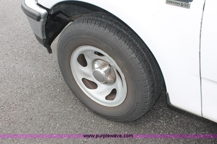 image for item H3593 1998 Ford F150 XL pickup truck