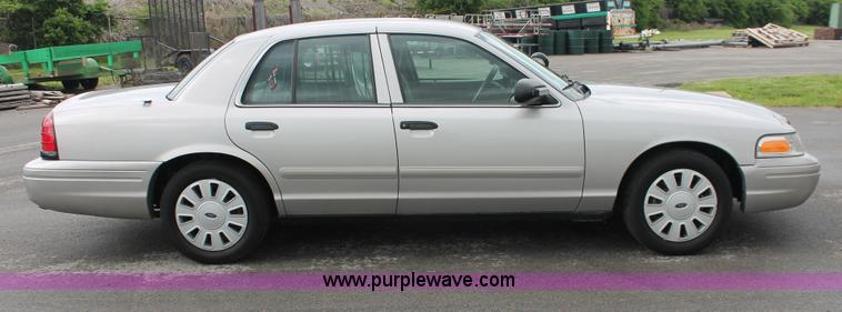 image for item H3594 2008 Ford Crown Victoria Police Interceptor