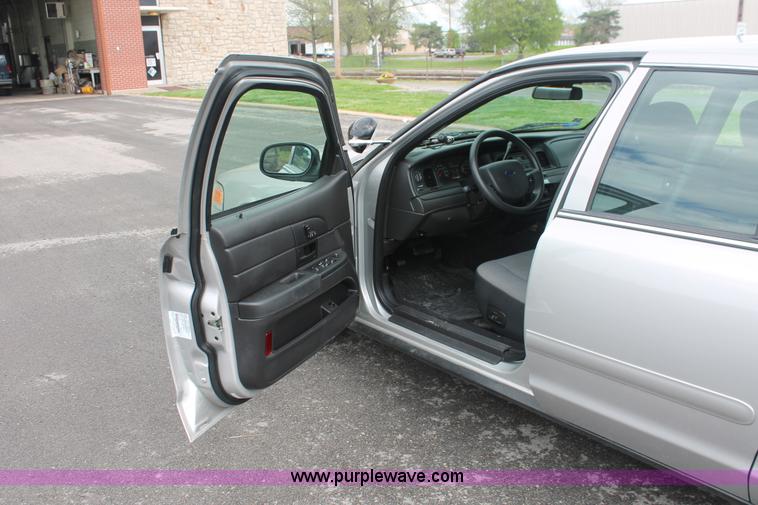 image for item H3594 2008 Ford Crown Victoria Police Interceptor