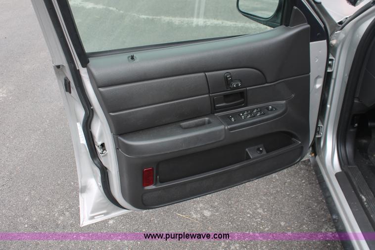 image for item H3594 2008 Ford Crown Victoria Police Interceptor