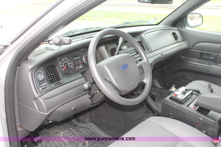 image for item H3594 2008 Ford Crown Victoria Police Interceptor