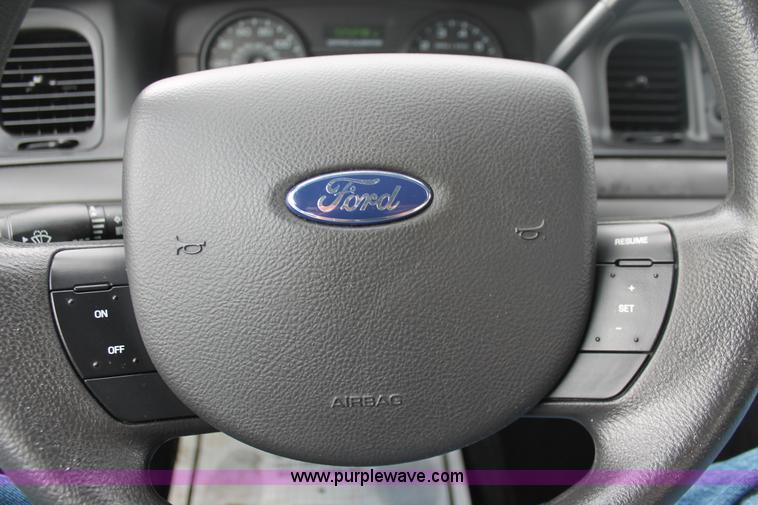 image for item H3594 2008 Ford Crown Victoria Police Interceptor
