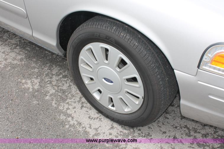 image for item H3594 2008 Ford Crown Victoria Police Interceptor