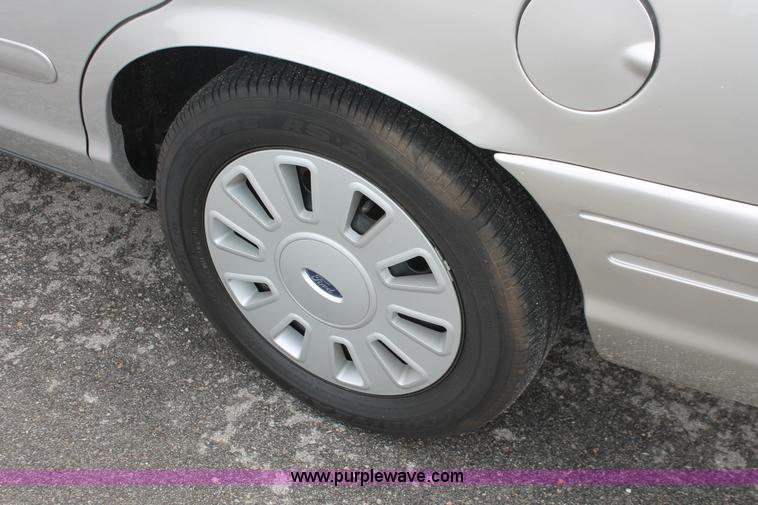 image for item H3594 2008 Ford Crown Victoria Police Interceptor