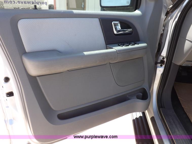 image for item H7032 2005 Ford Expedition XLT SUV