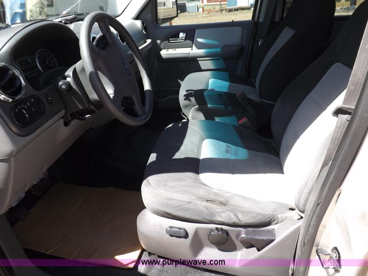 image for item H7032 2005 Ford Expedition XLT SUV