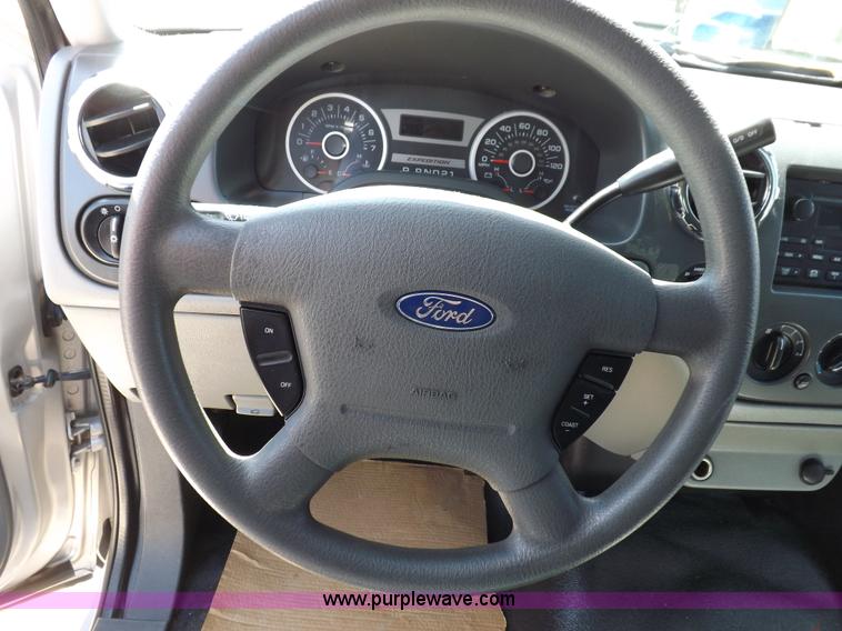 image for item H7032 2005 Ford Expedition XLT SUV