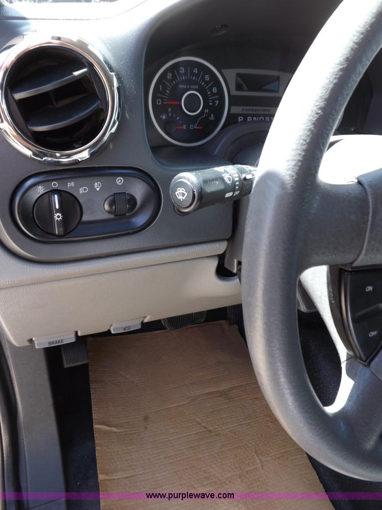 image for item H7032 2005 Ford Expedition XLT SUV