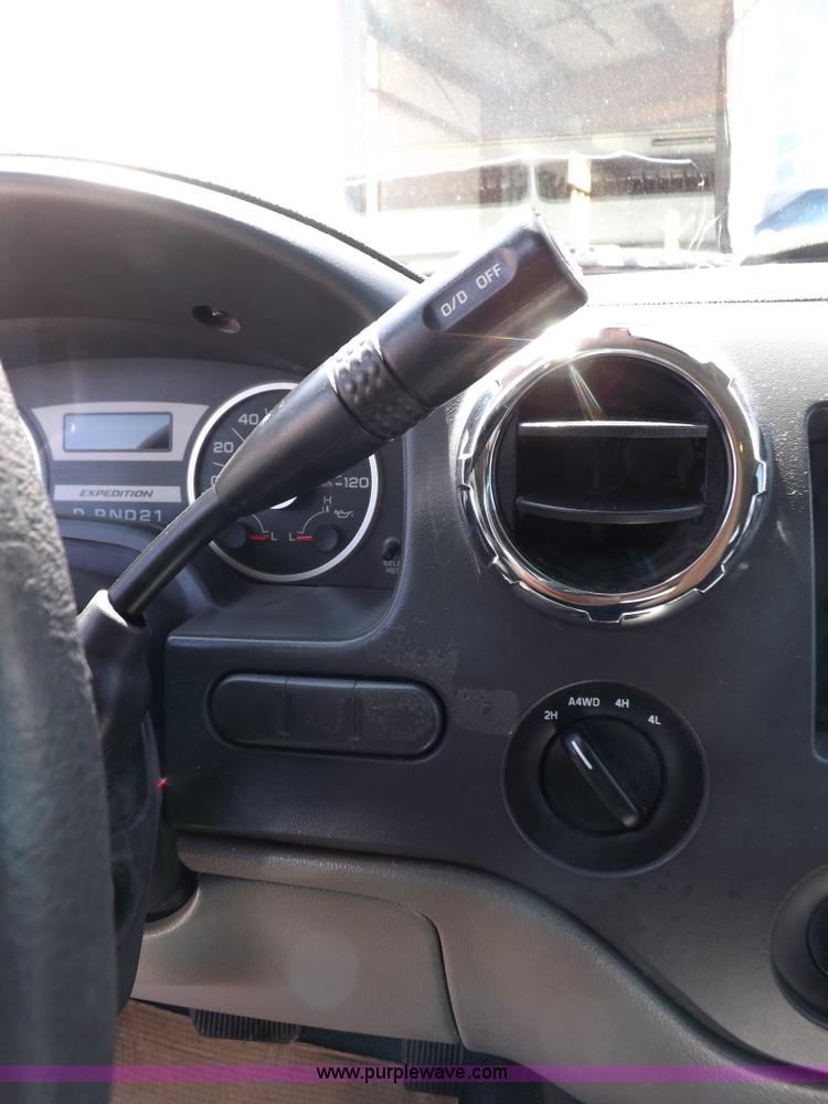 image for item H7032 2005 Ford Expedition XLT SUV