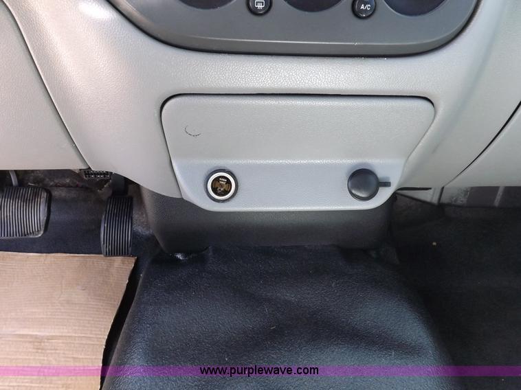 image for item H7032 2005 Ford Expedition XLT SUV