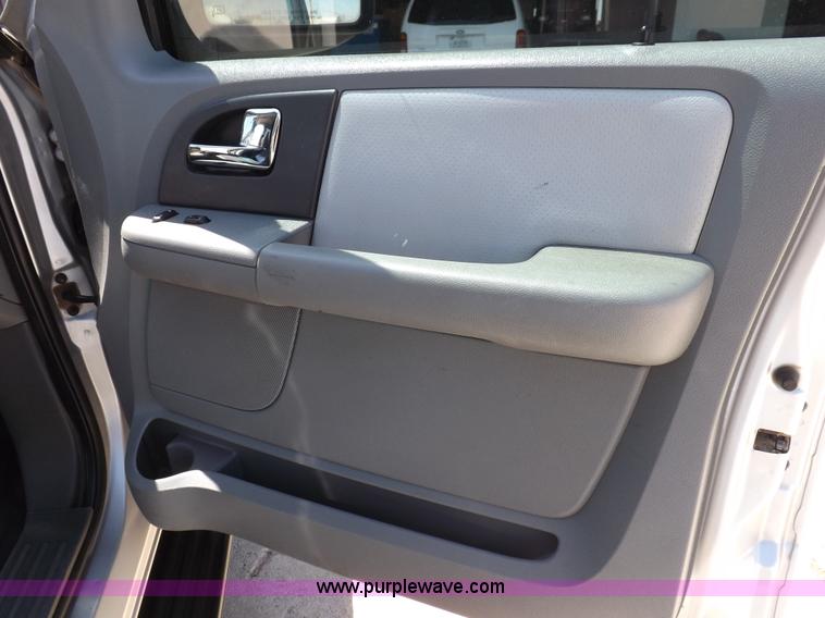 image for item H7032 2005 Ford Expedition XLT SUV