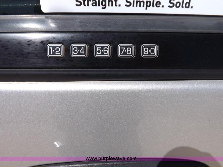 image for item H7032 2005 Ford Expedition XLT SUV