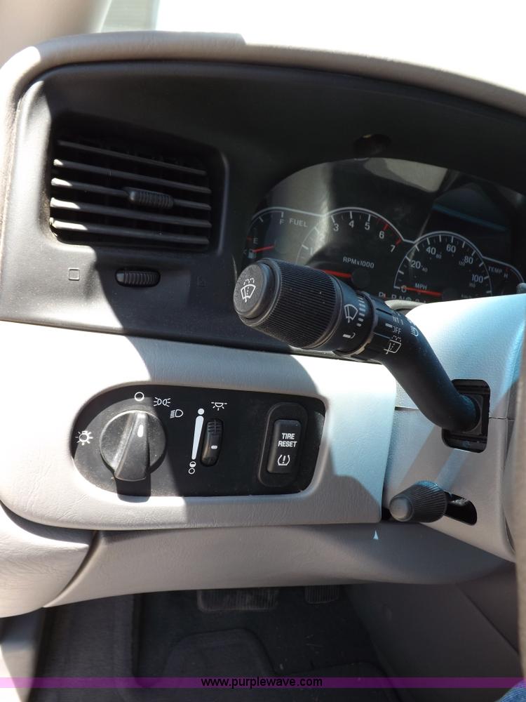 image for item H7039 2001 Ford Windstar LX minivan