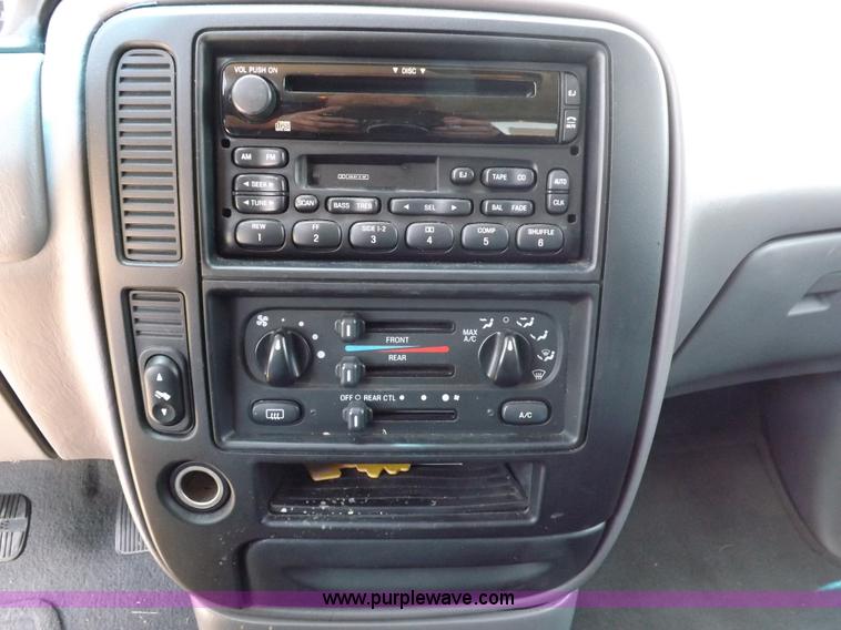 image for item H7039 2001 Ford Windstar LX minivan