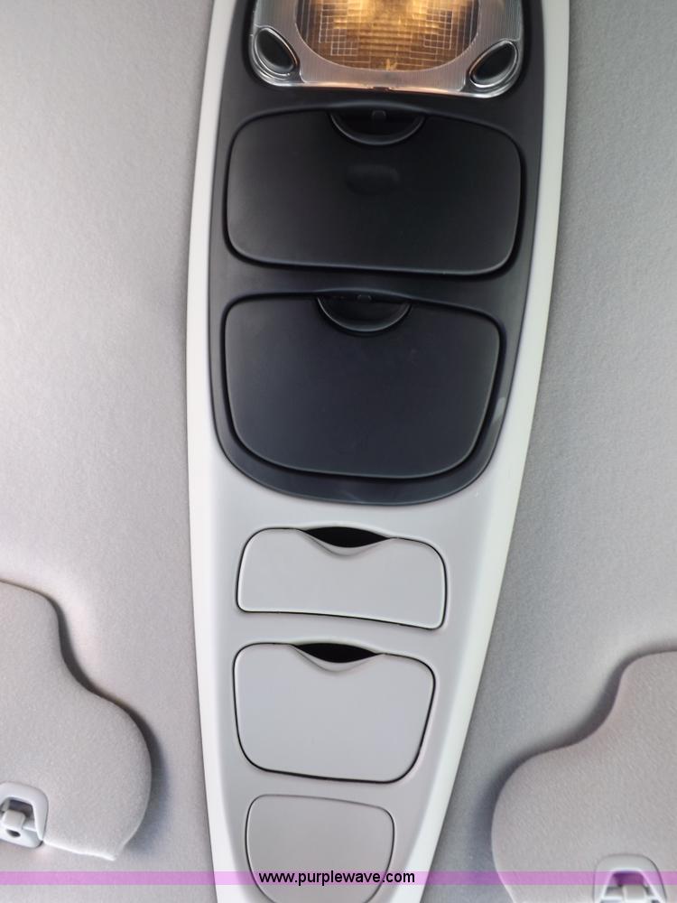 image for item H7039 2001 Ford Windstar LX minivan