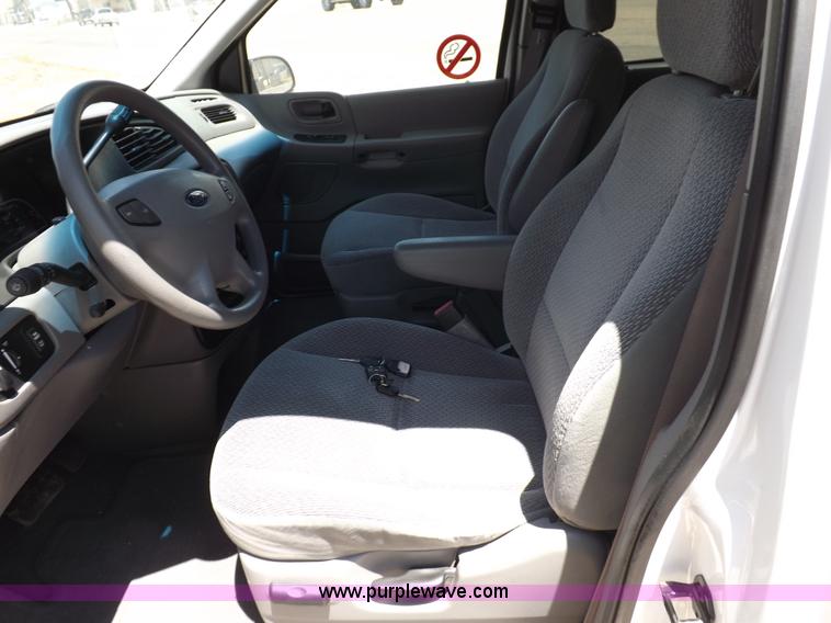 image for item H7039 2001 Ford Windstar LX minivan