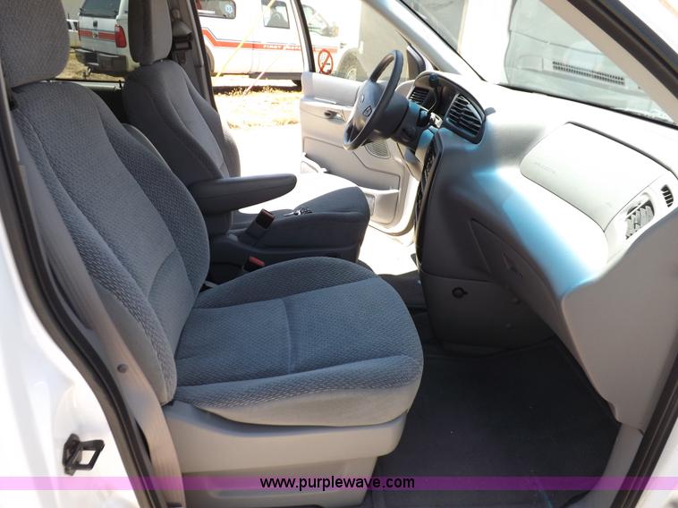 image for item H7039 2001 Ford Windstar LX minivan