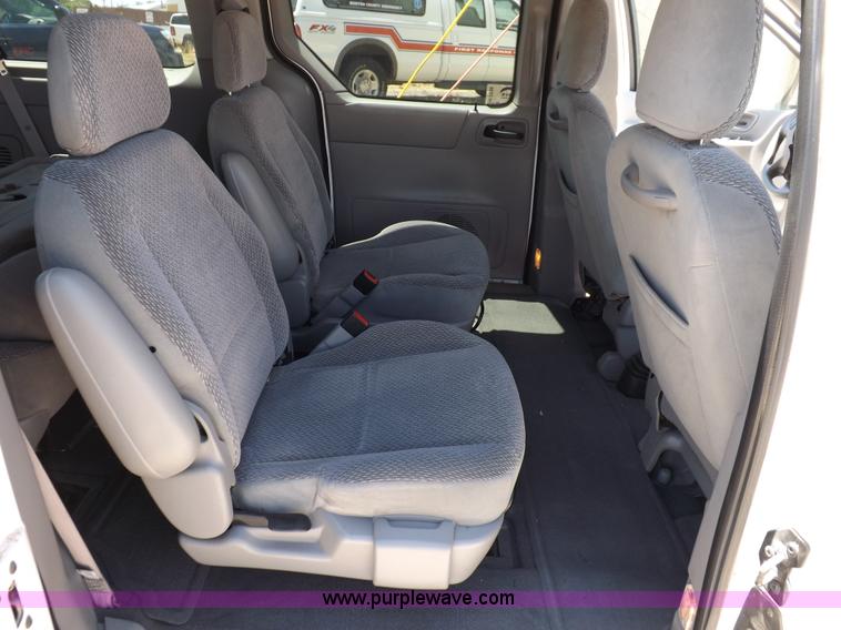 image for item H7039 2001 Ford Windstar LX minivan