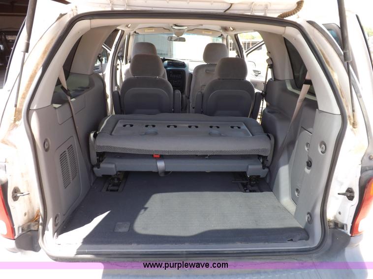 image for item H7039 2001 Ford Windstar LX minivan