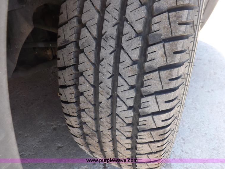 image for item H7039 2001 Ford Windstar LX minivan