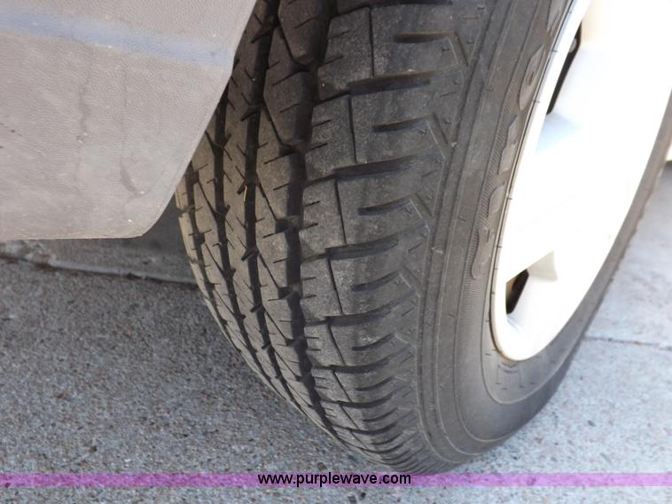 image for item H7039 2001 Ford Windstar LX minivan