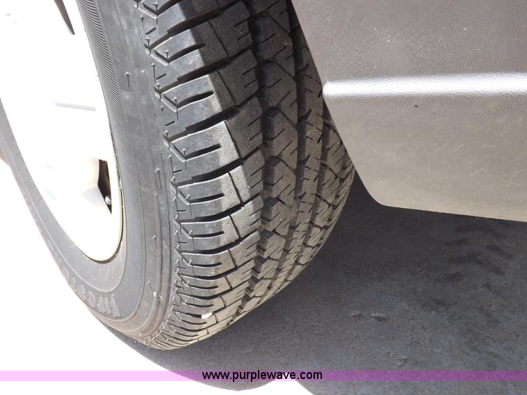 image for item H7039 2001 Ford Windstar LX minivan