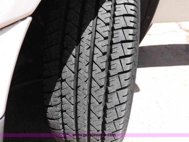 image for item H7039 2001 Ford Windstar LX minivan