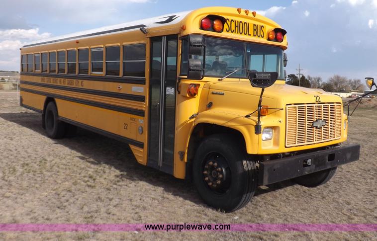 image for item H7124 1998 Chevrolet B7 school bus