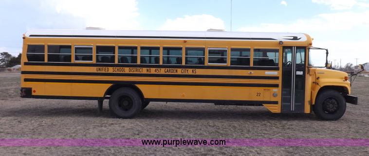 image for item H7124 1998 Chevrolet B7 school bus