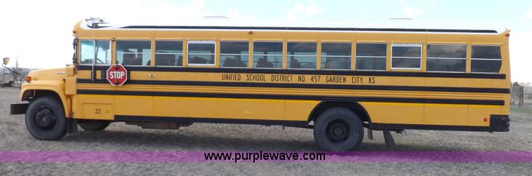 image for item H7124 1998 Chevrolet B7 school bus
