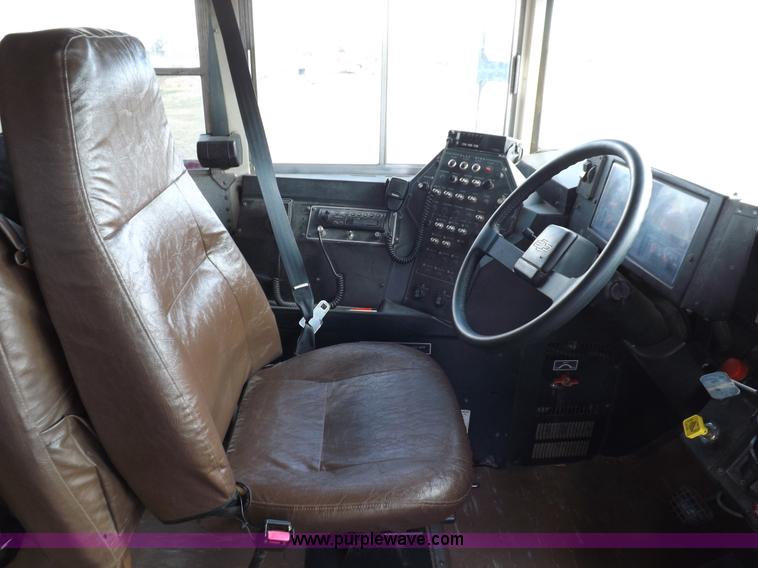 image for item H7124 1998 Chevrolet B7 school bus