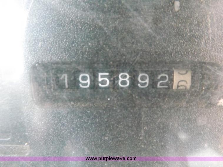 image for item H7124 1998 Chevrolet B7 school bus