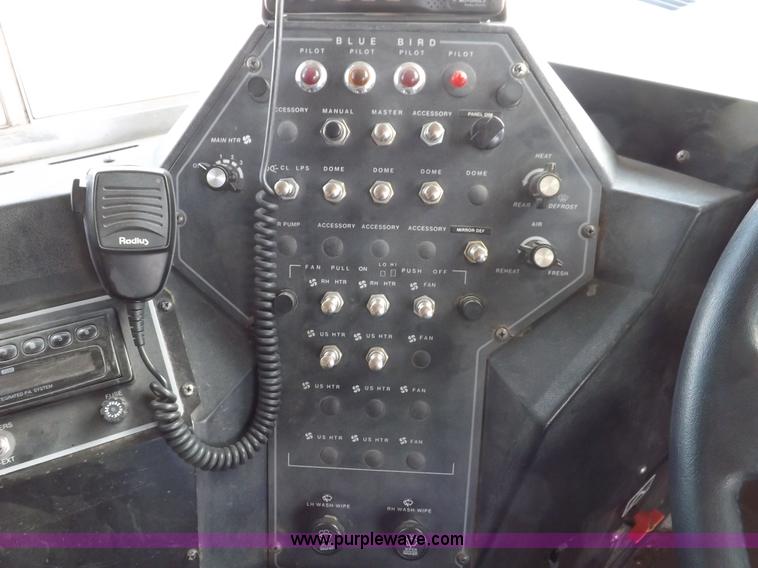 image for item H7124 1998 Chevrolet B7 school bus