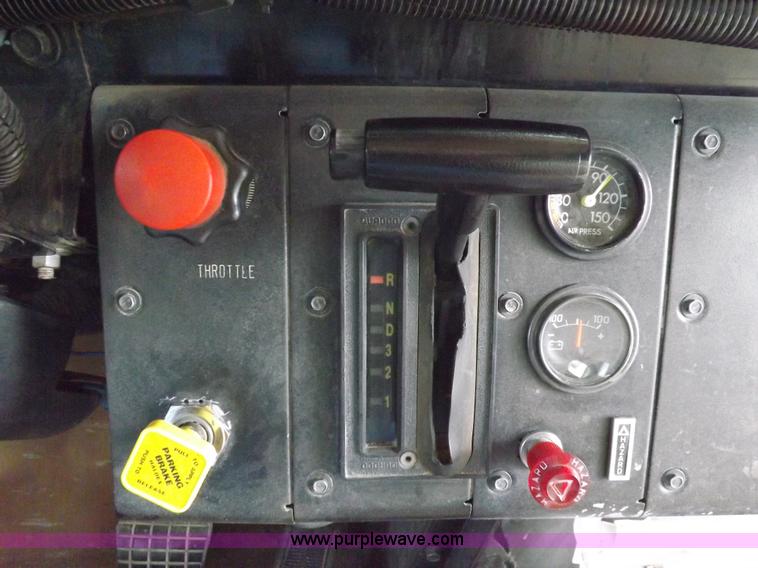 image for item H7124 1998 Chevrolet B7 school bus