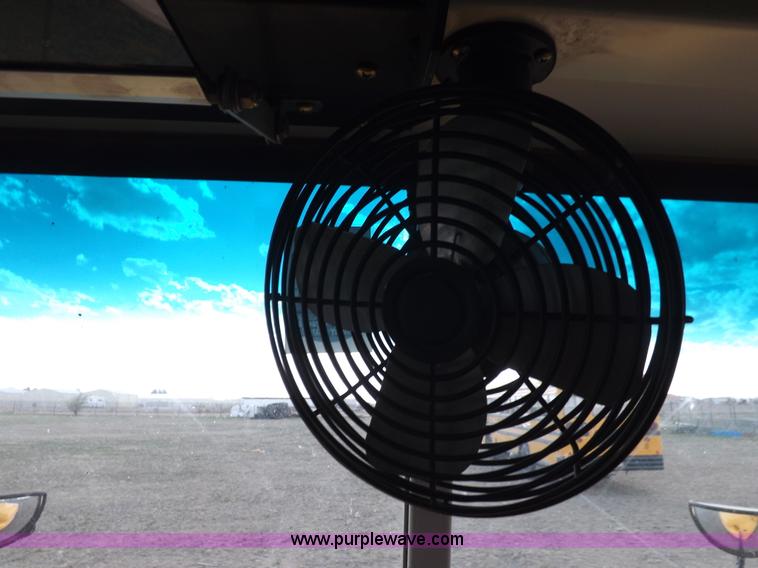 image for item H7124 1998 Chevrolet B7 school bus