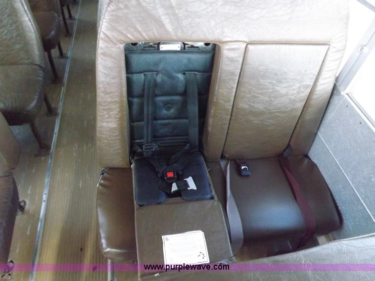 image for item H7124 1998 Chevrolet B7 school bus