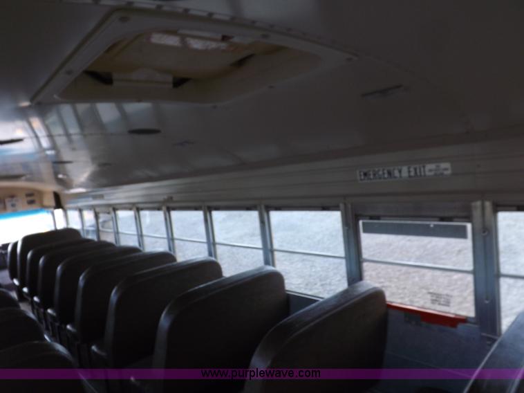 image for item H7124 1998 Chevrolet B7 school bus